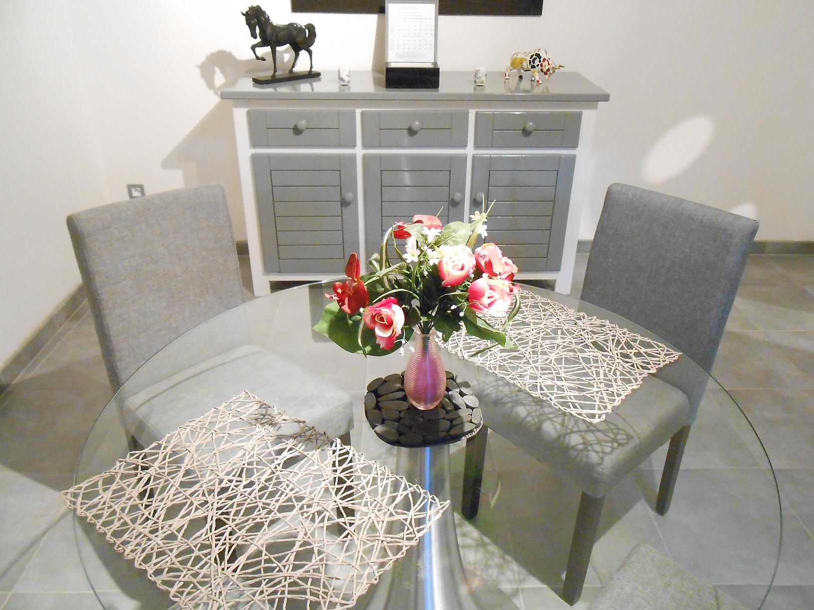 table-romantique-studio-beaucaire-la-maison-olivier
