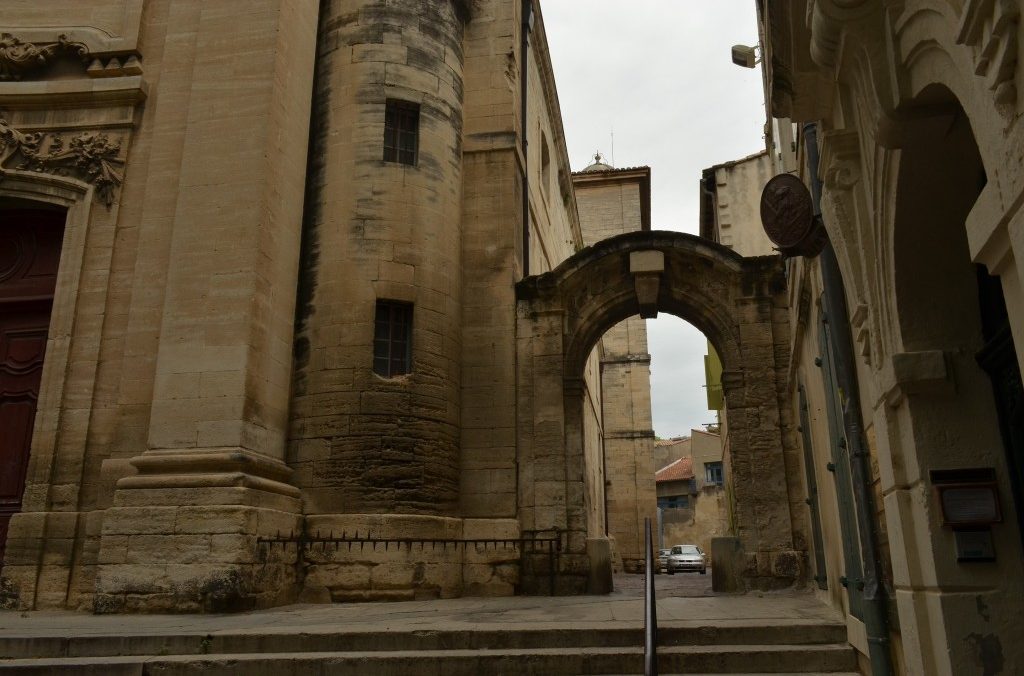 Notre Dames des Pommiers, Centre Historique 30300 Beaucaire, à 200 metres de La Maison d'Olivier